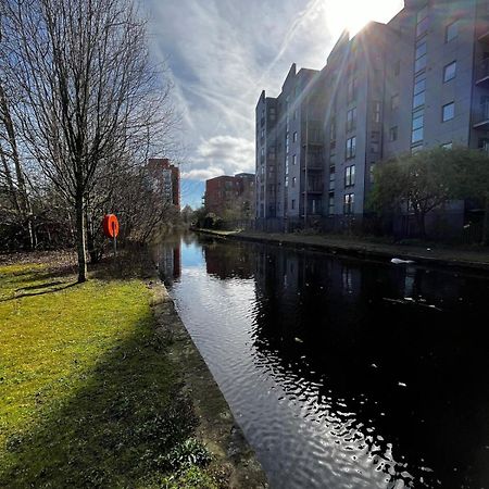 Serene 2-Bed Flat With Canal Views - Coop Live & Ethiad Manchester Exterior photo