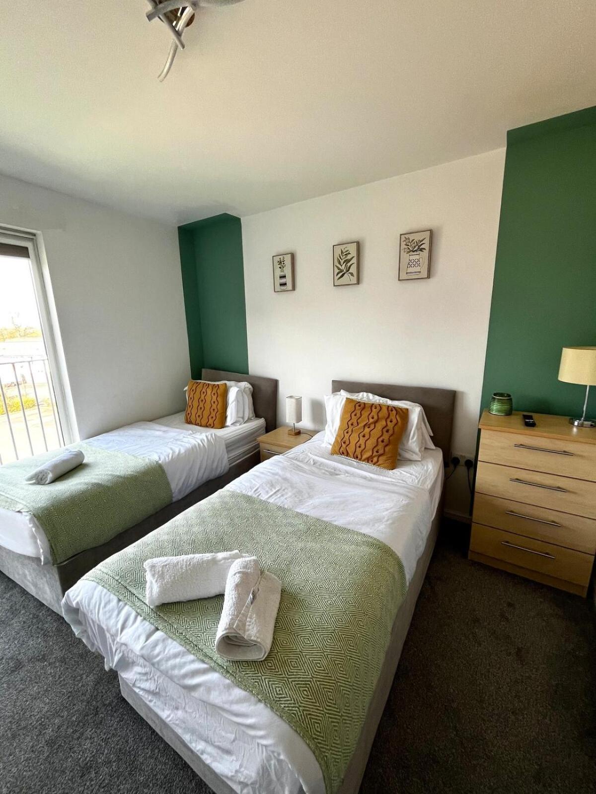 Serene 2-Bed Flat With Canal Views - Coop Live & Ethiad Manchester Exterior photo