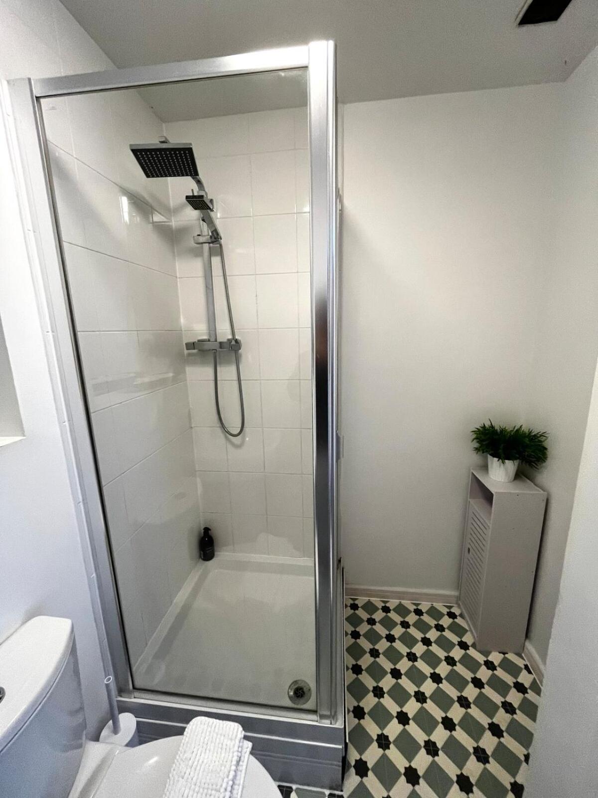 Serene 2-Bed Flat With Canal Views - Coop Live & Ethiad Manchester Exterior photo
