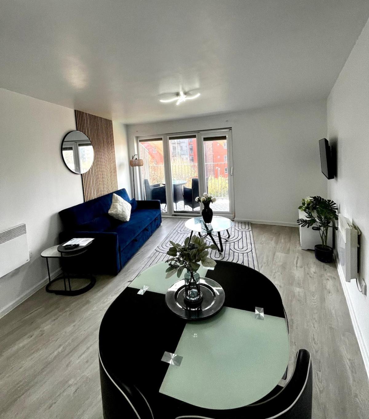Serene 2-Bed Flat With Canal Views - Coop Live & Ethiad Manchester Exterior photo